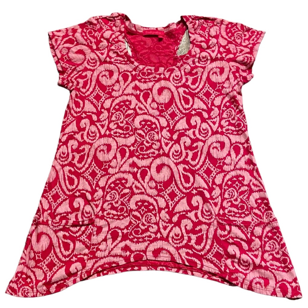 Fresh produce shark hem T-shirt tunic with cap sleeves and cutouts in th…
